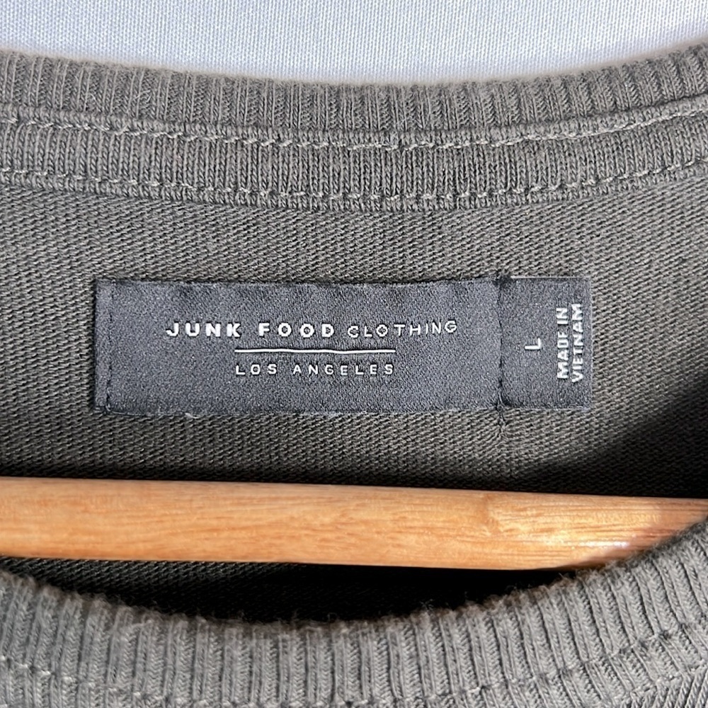 Junk Food Clothing Men's Porter Long Sleeve Pocket Tee size L - Picture 3 of 7